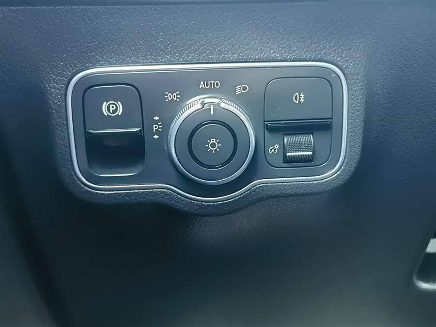 Mercedes-Benz GLB Class 2020 car image #28