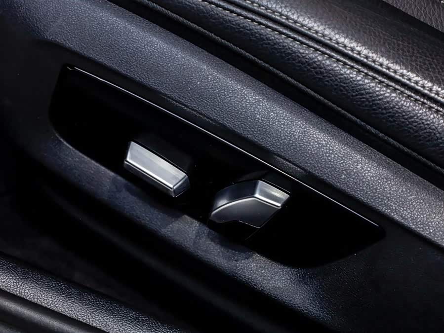 BMW 5 Series 2019 car image #28