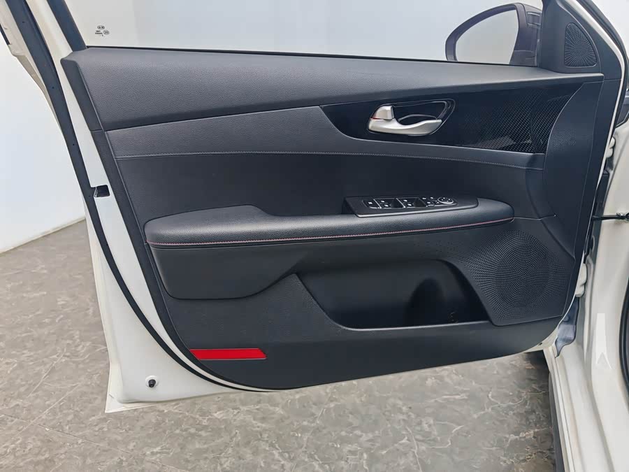 Kia K3 2020 car image #28
