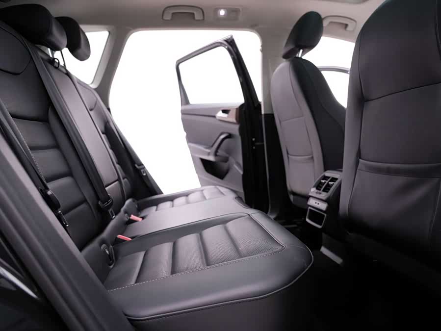 Volkswagen Tharu 2020 car image #28