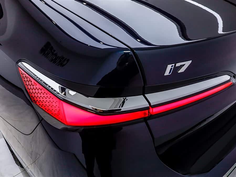 BMW i7 2024 car image #28