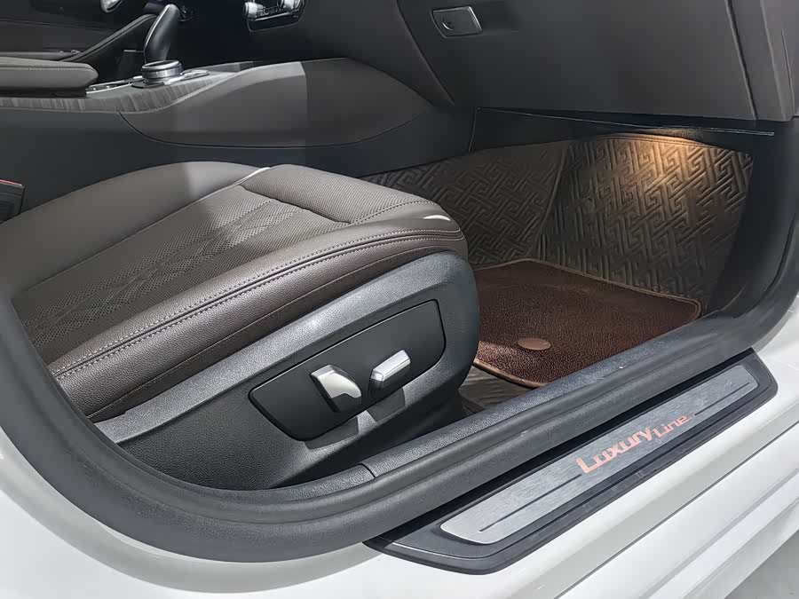 BMW 5 Series 2021 car image #28