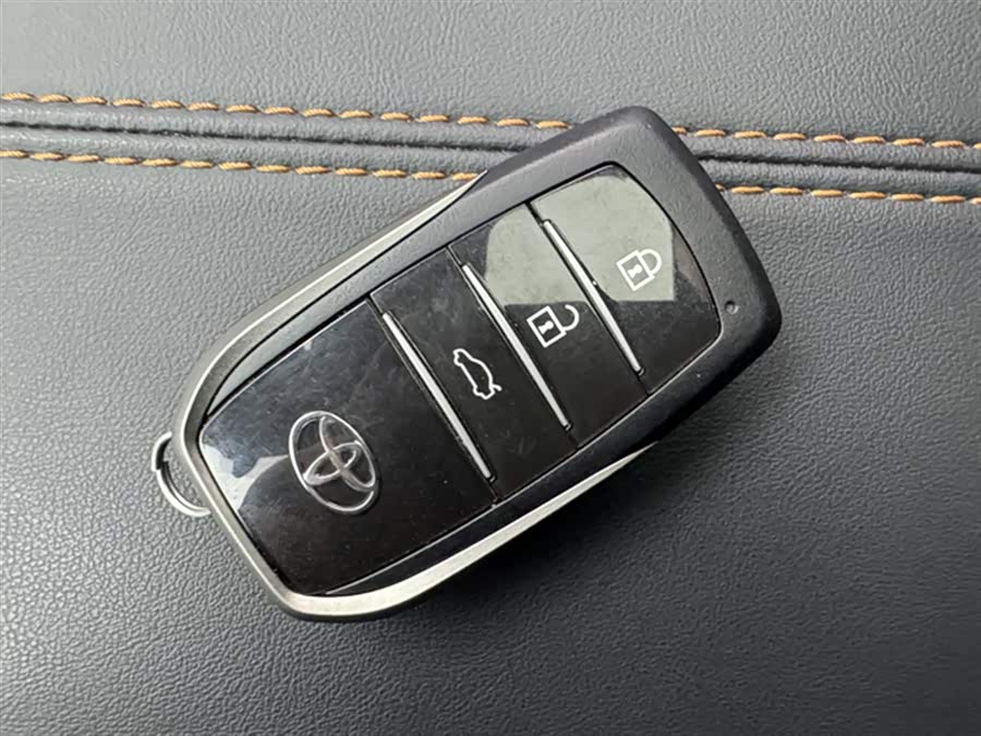 Toyota Avalon 2023 car image #28