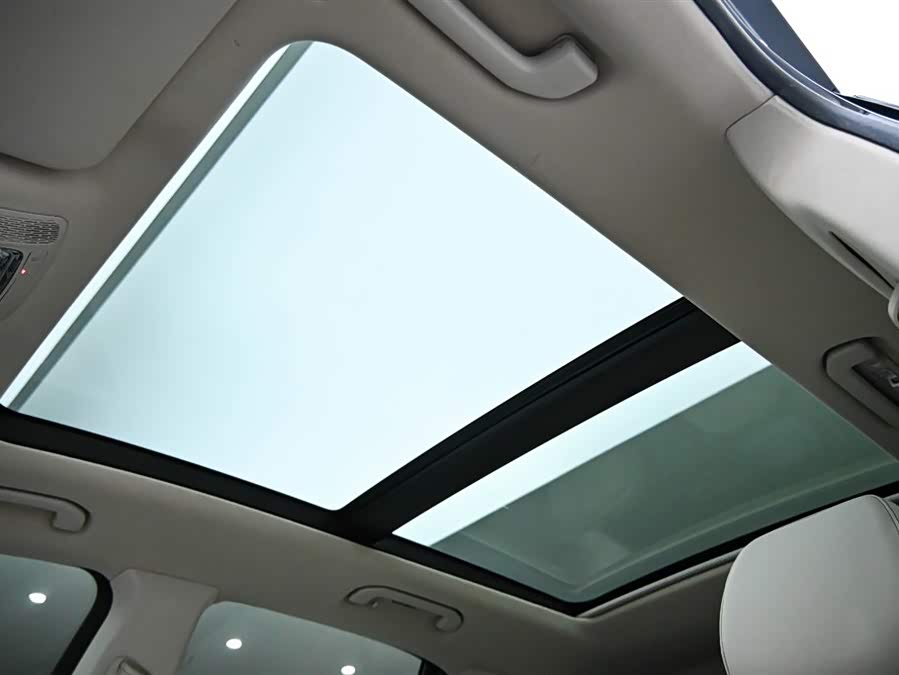 Mercedes-Benz GLE Class 2023 car image #28