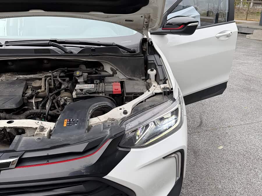 Chevrolet Tracker 2021 изображение автомобиля #28