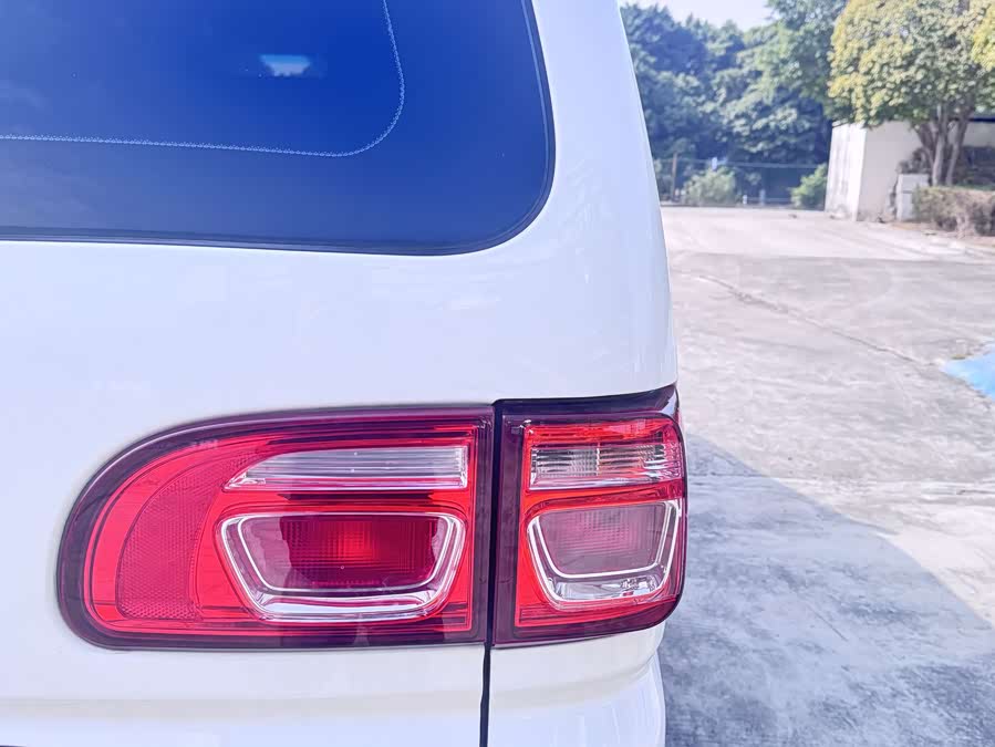 Forthing Lingzhi EV 2020 #28 Forthing Lingzhi EV 2020 car image #28