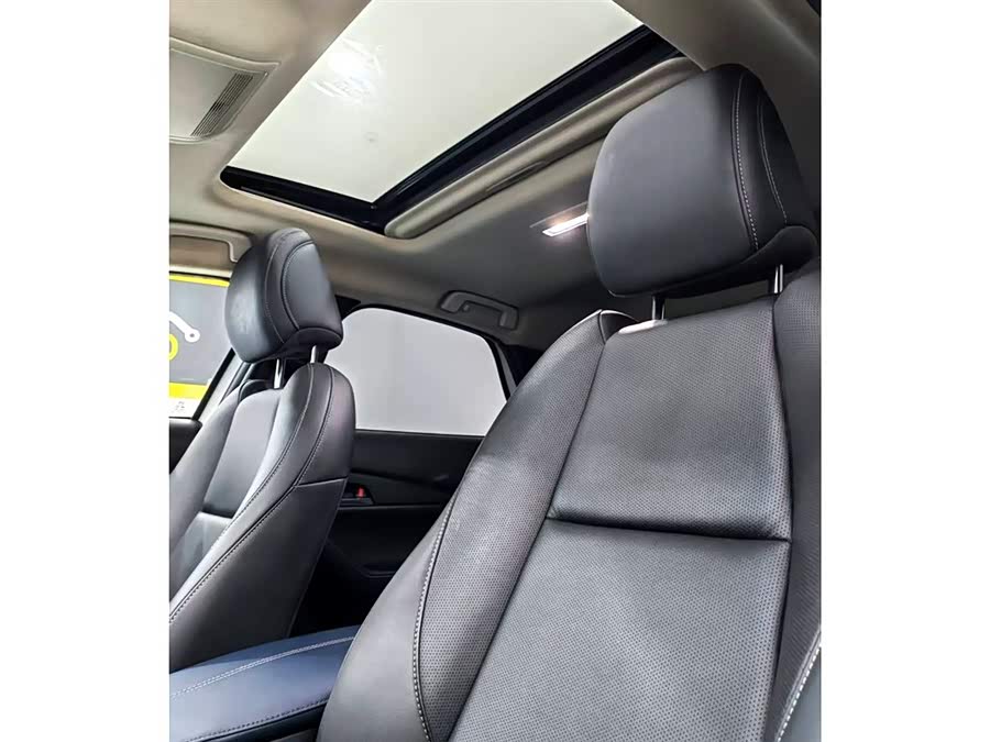 Mazda CX-30 2023 immagine di auto #28