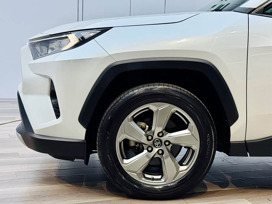 Toyota RAV4 2022 car image #28
