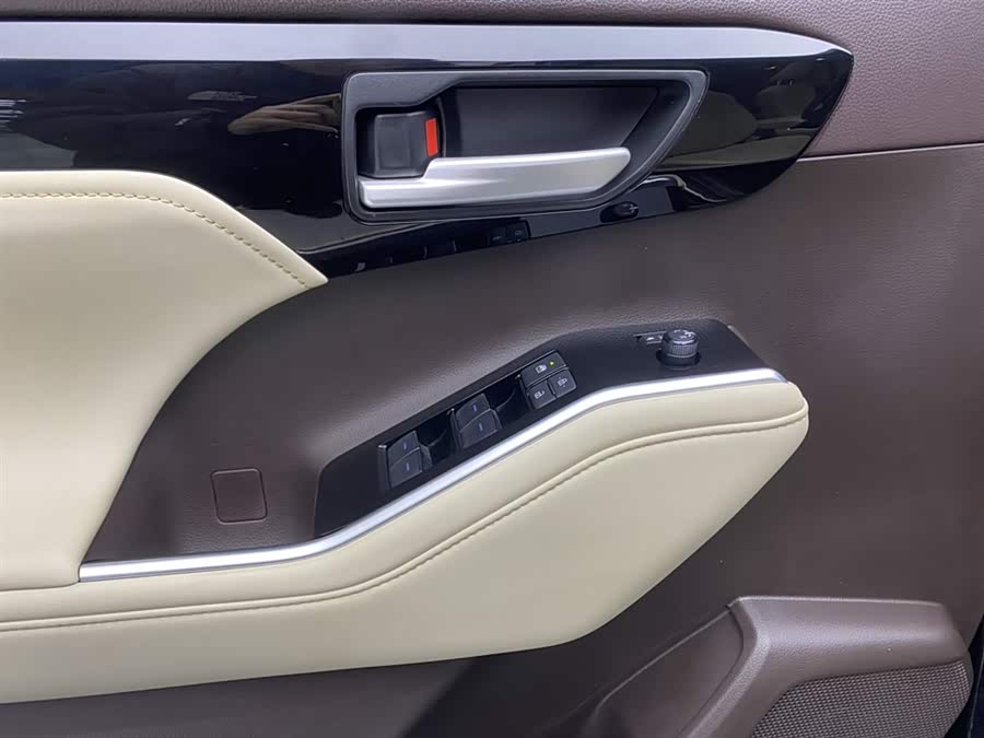 Toyota Highlander 2022 car image #28