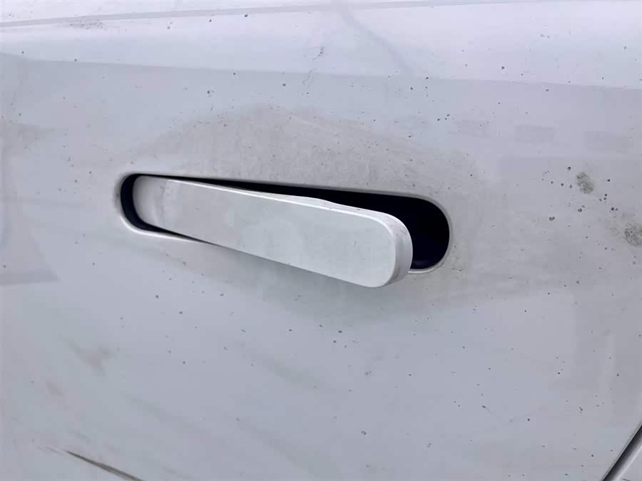 Xpeng G9 2025 صورة سيارة #28