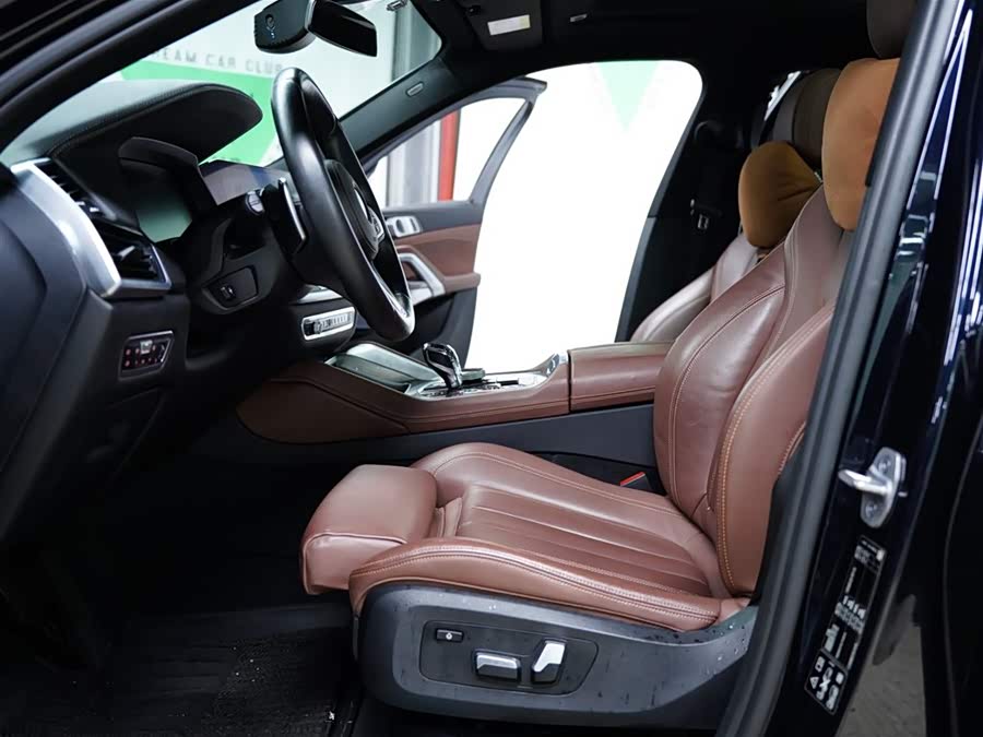 BMW X6 2021 car image #28