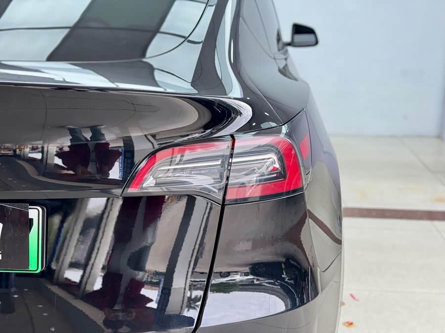 Tesla Model Y 2021 car image #28