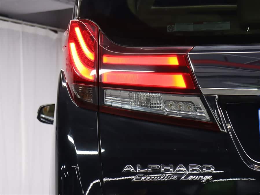 Toyota Alphard 2016 car image #28