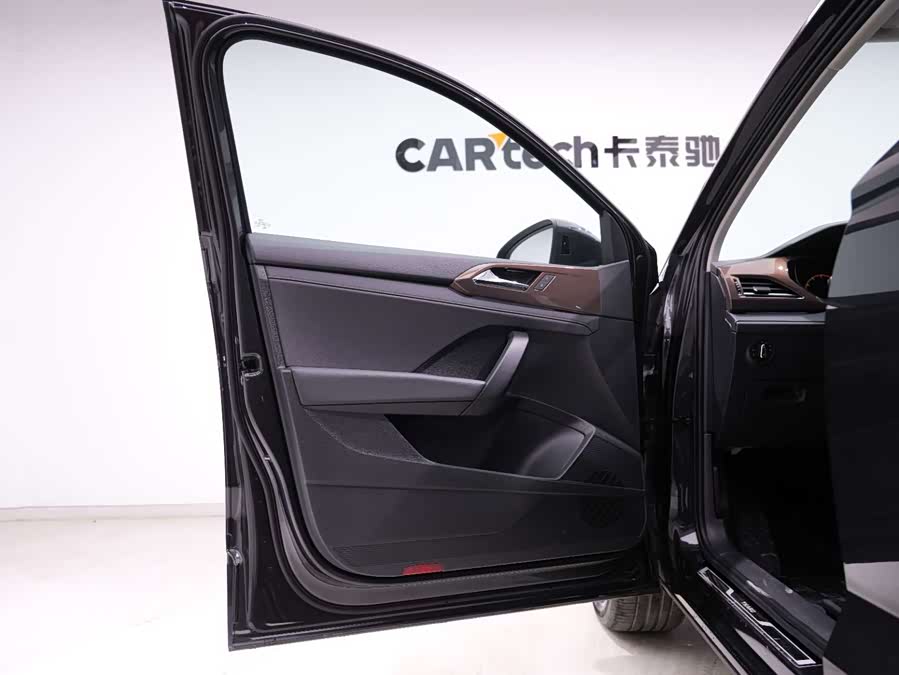 Volkswagen Tharu 2020 car image #28