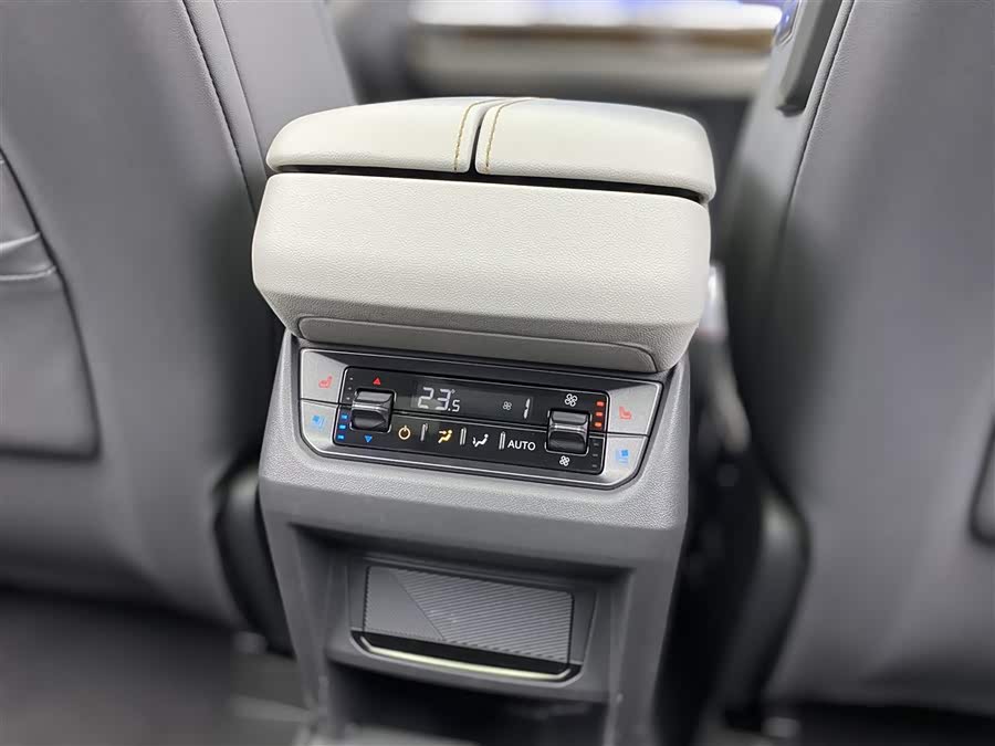 Ford Edge 2023 car image #28