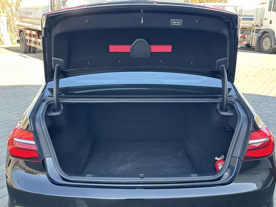 BMW 7 Series 2016 car image #28