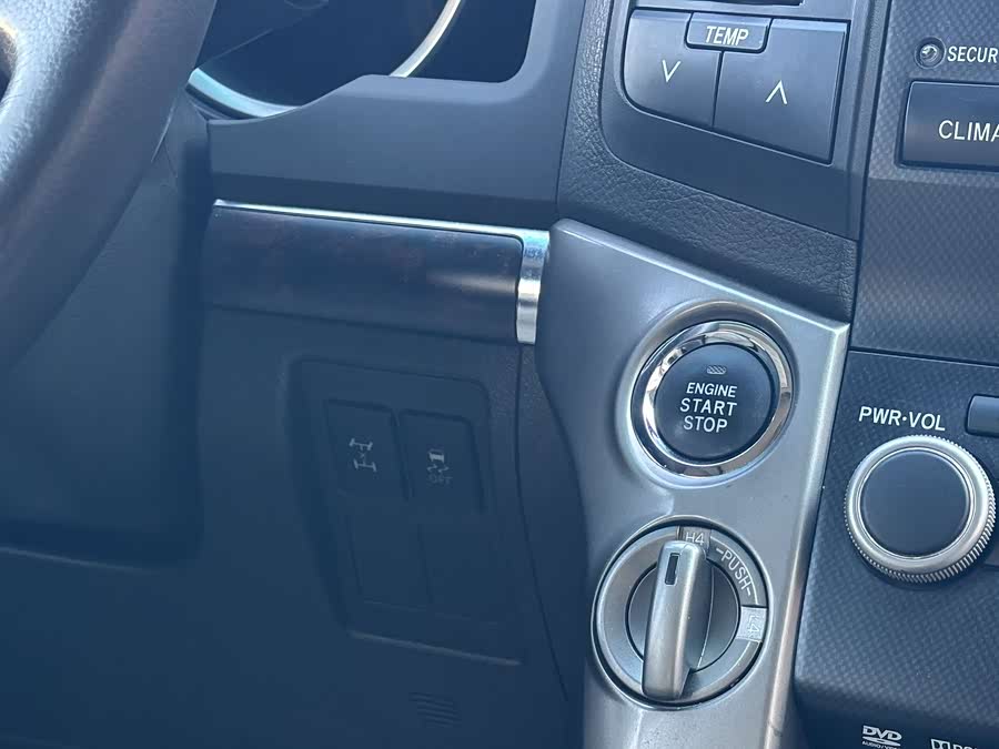 Toyota Land Cruiser 2011 immagine di auto #28