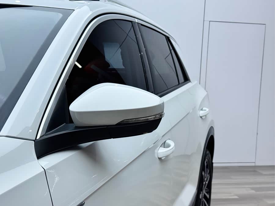 Volkswagen T-Roc 2021 car image #28