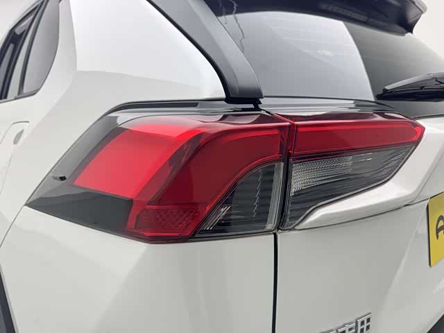 Toyota RAV4 2024 car image #28