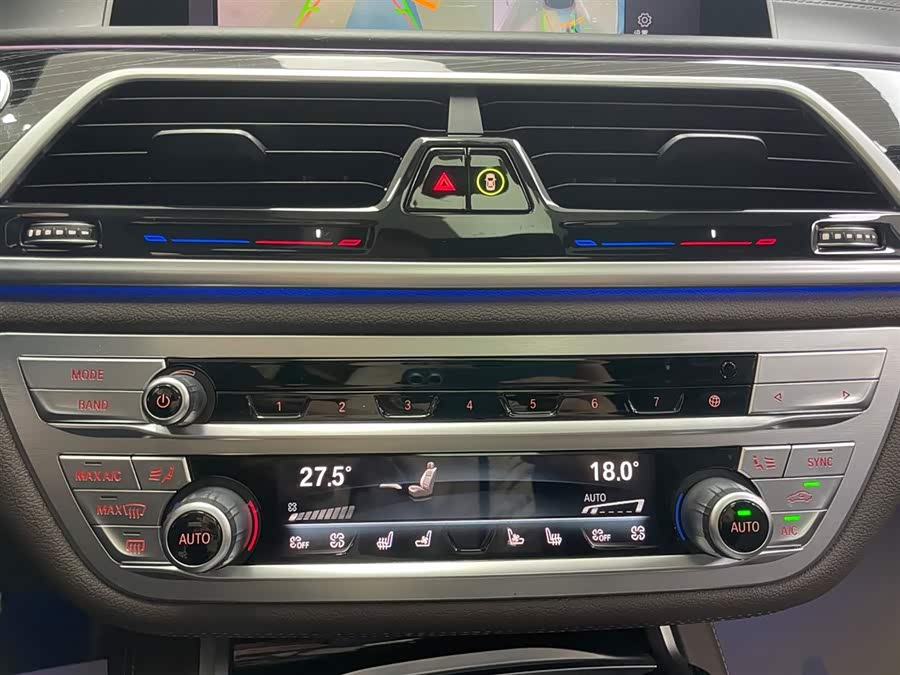 BMW 7 Series 2021 car image #28