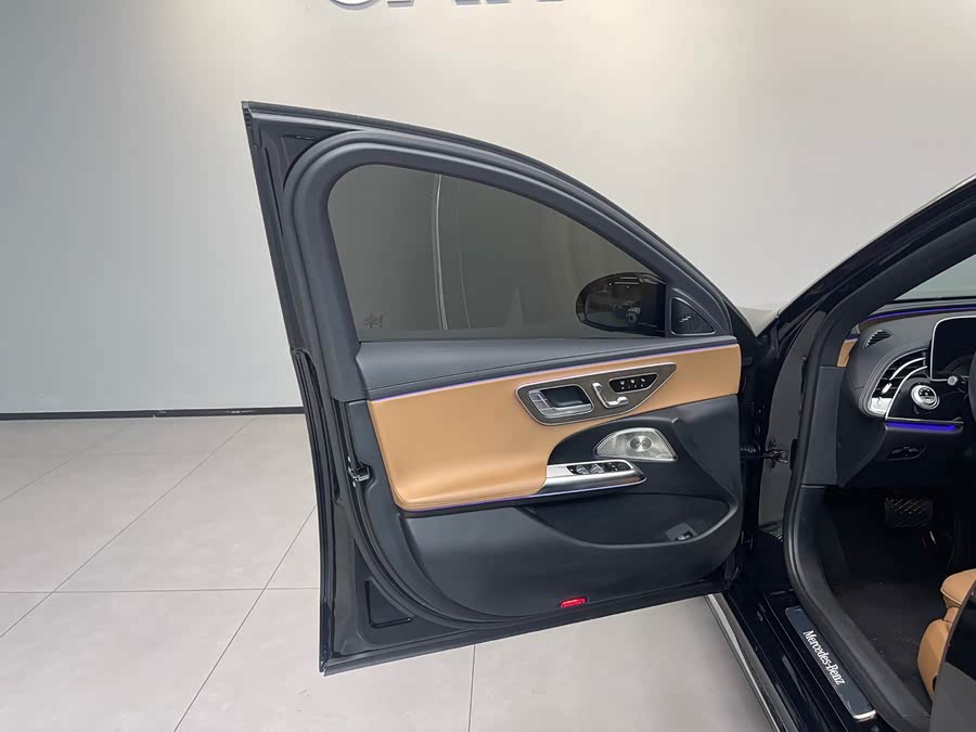 Mercedes-Benz E Class 2024 car image #28