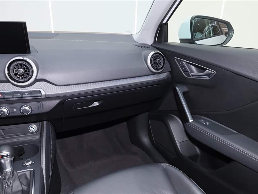 Audi Q2L 2023 car image #28