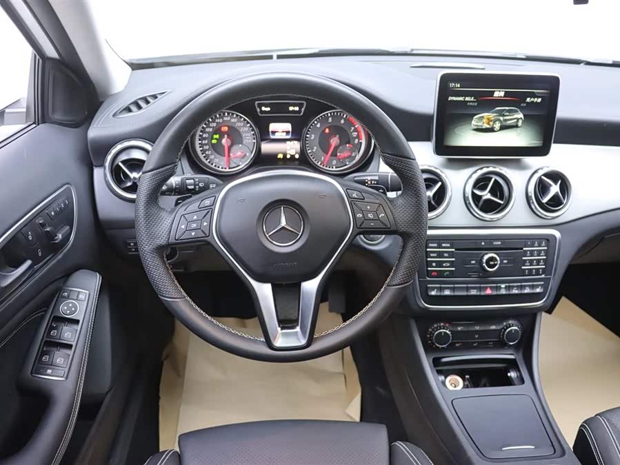 Mercedes-Benz GLA Class 2016 car image #28