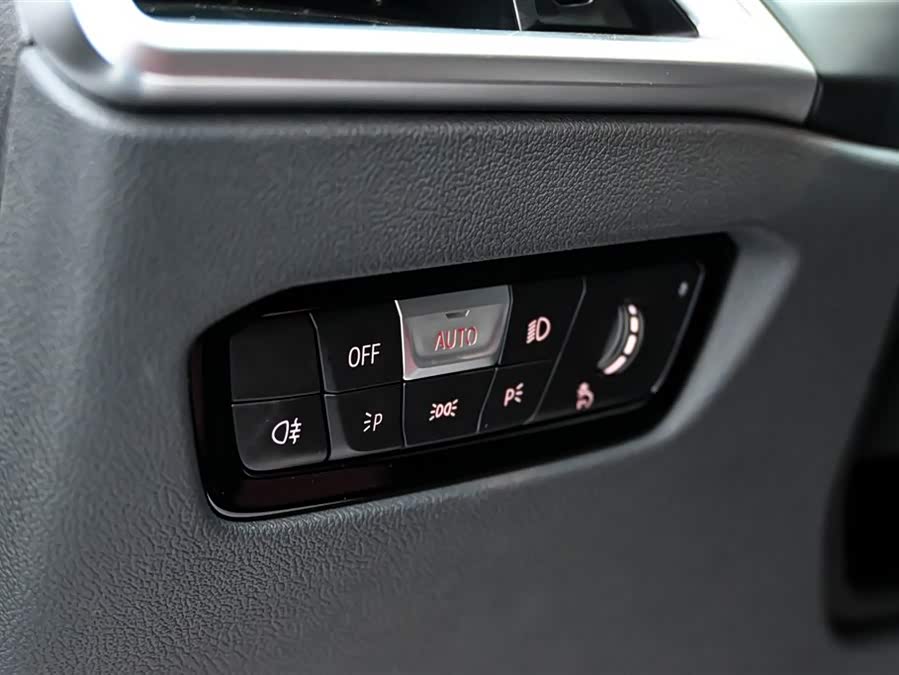 BMW 3 Series 2025 car image #28