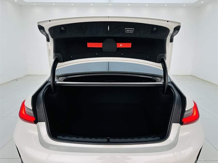 BMW 3 Series 2025 car image #28