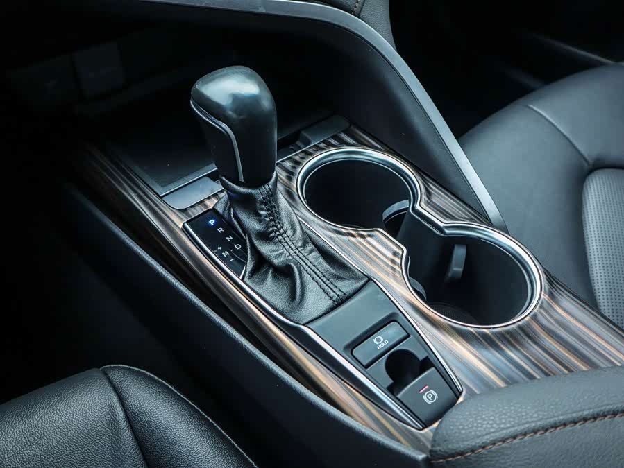 Toyota Camry 2020 car image #28