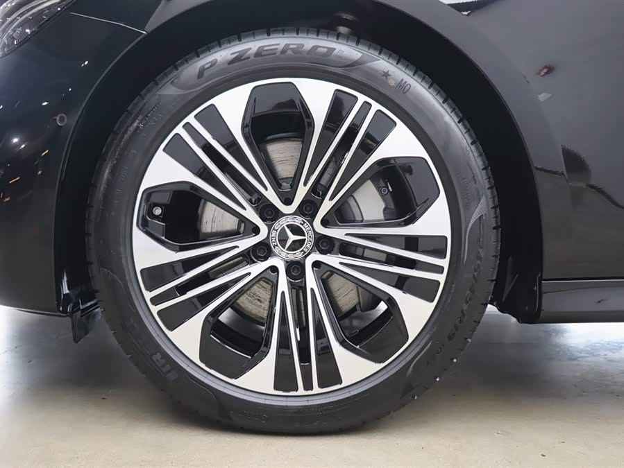 Mercedes-Benz E Class 2025 car image #28