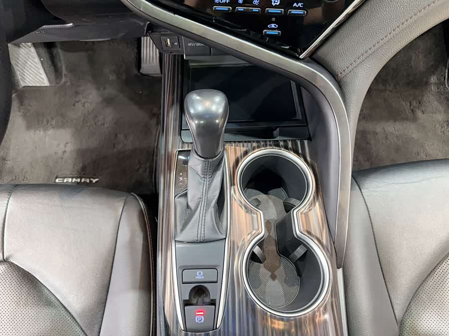 Toyota Camry 2018 immagine di auto #28