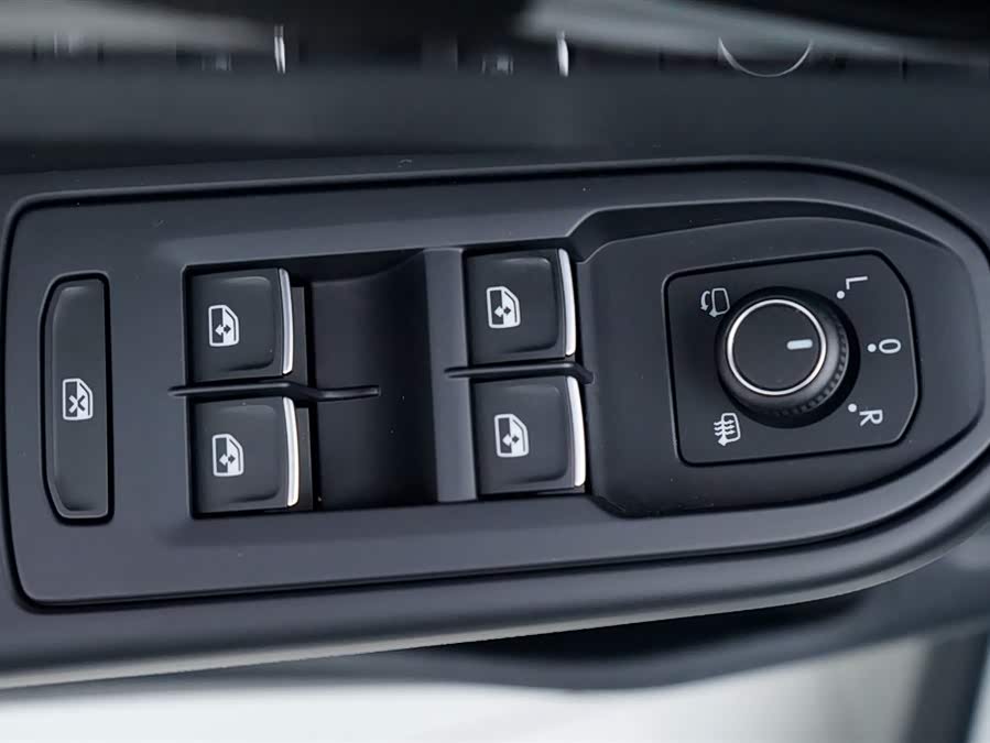 Volkswagen Golf 2022 car image #28