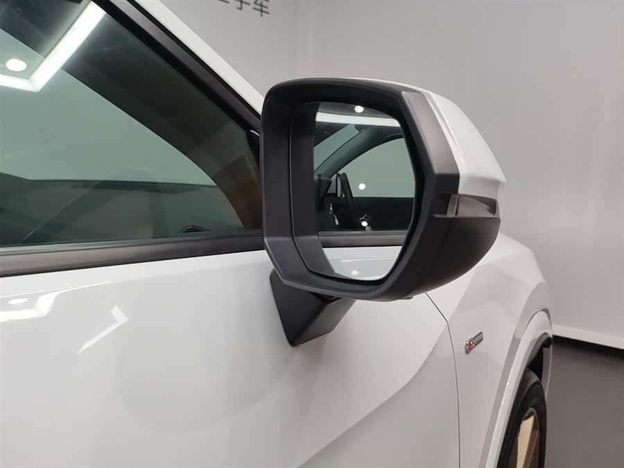 Audi Q2L 2024 صورة سيارة #28