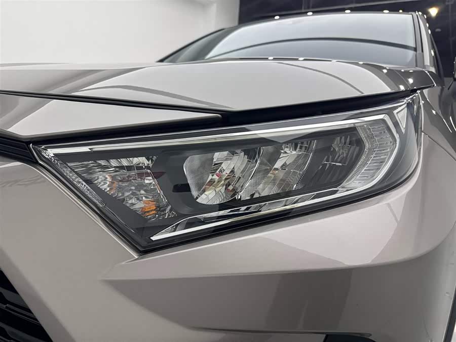 Toyota RAV4 2020 car image #28