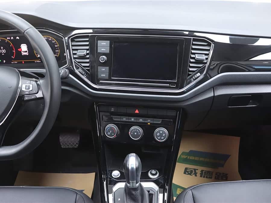 Volkswagen T-Roc 2020 car image #28