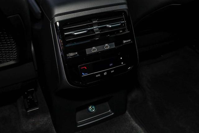 Audi Q6 2024 immagine di auto #28