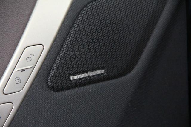 BMW iX 2023 car image #28