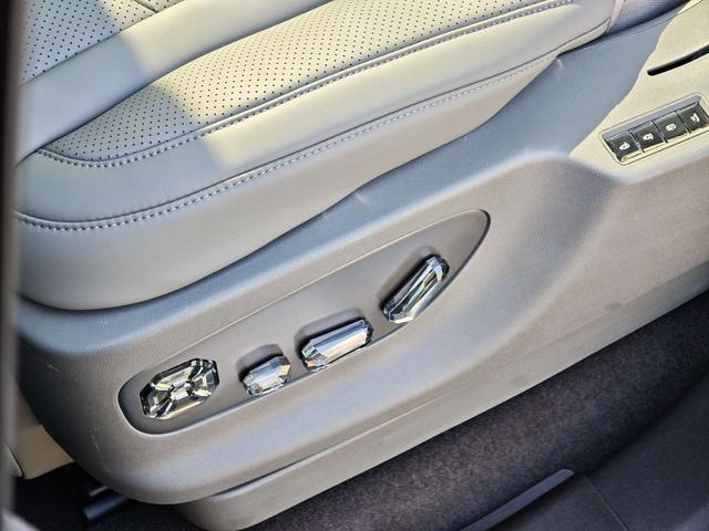 Denza N9 2025 #28 Denza N9 2025 car image #28