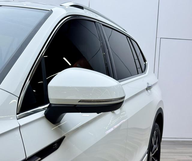 Volkswagen Tiguan L 2023 car image #28