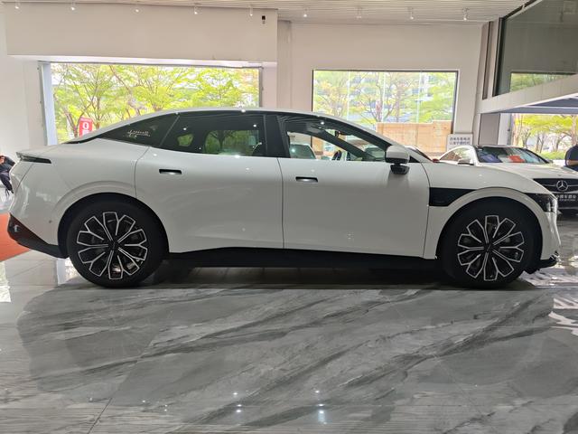 极氪 极氪007 2023 汽车图片 #28