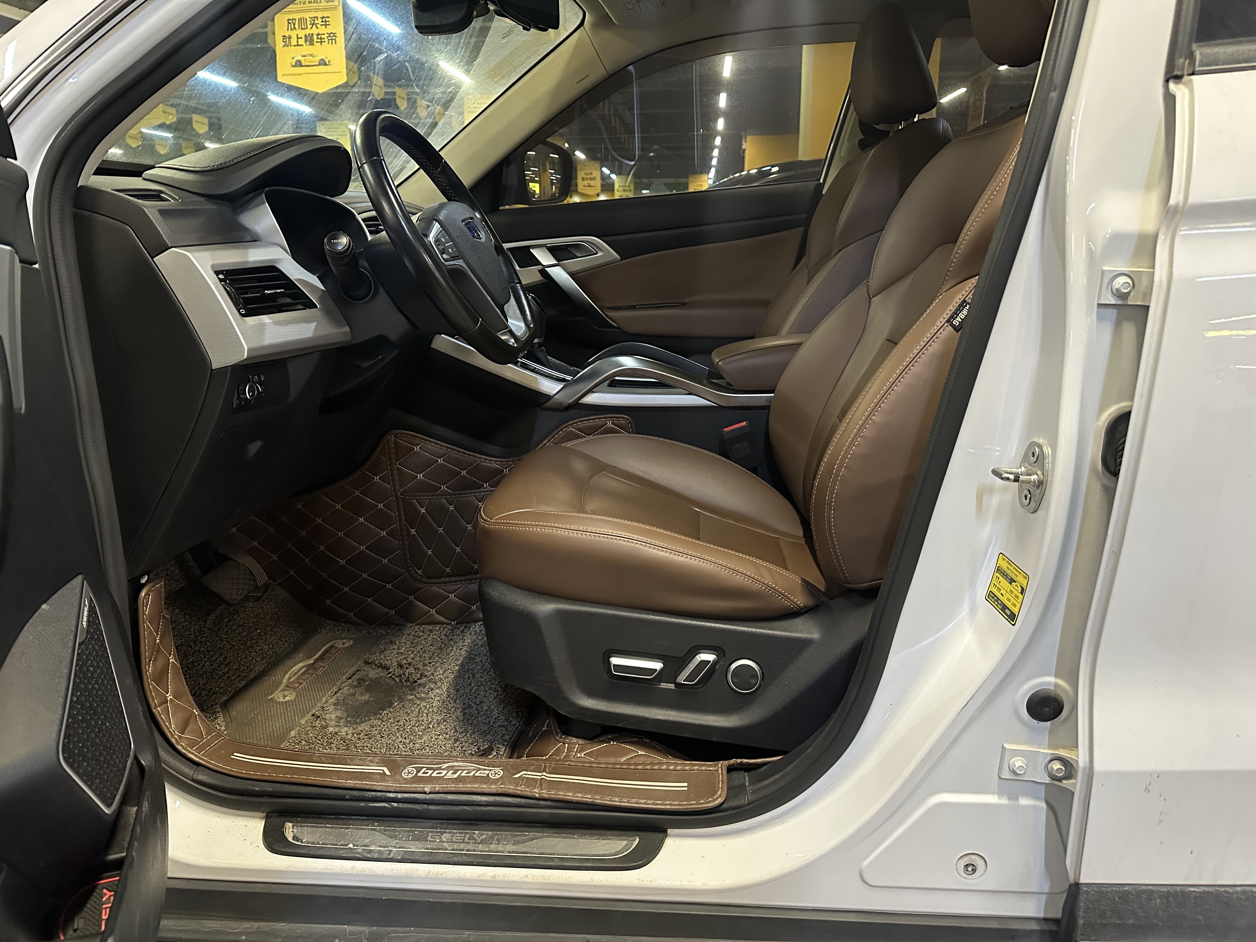 GEELY Boyue 2018 immagine di auto #28