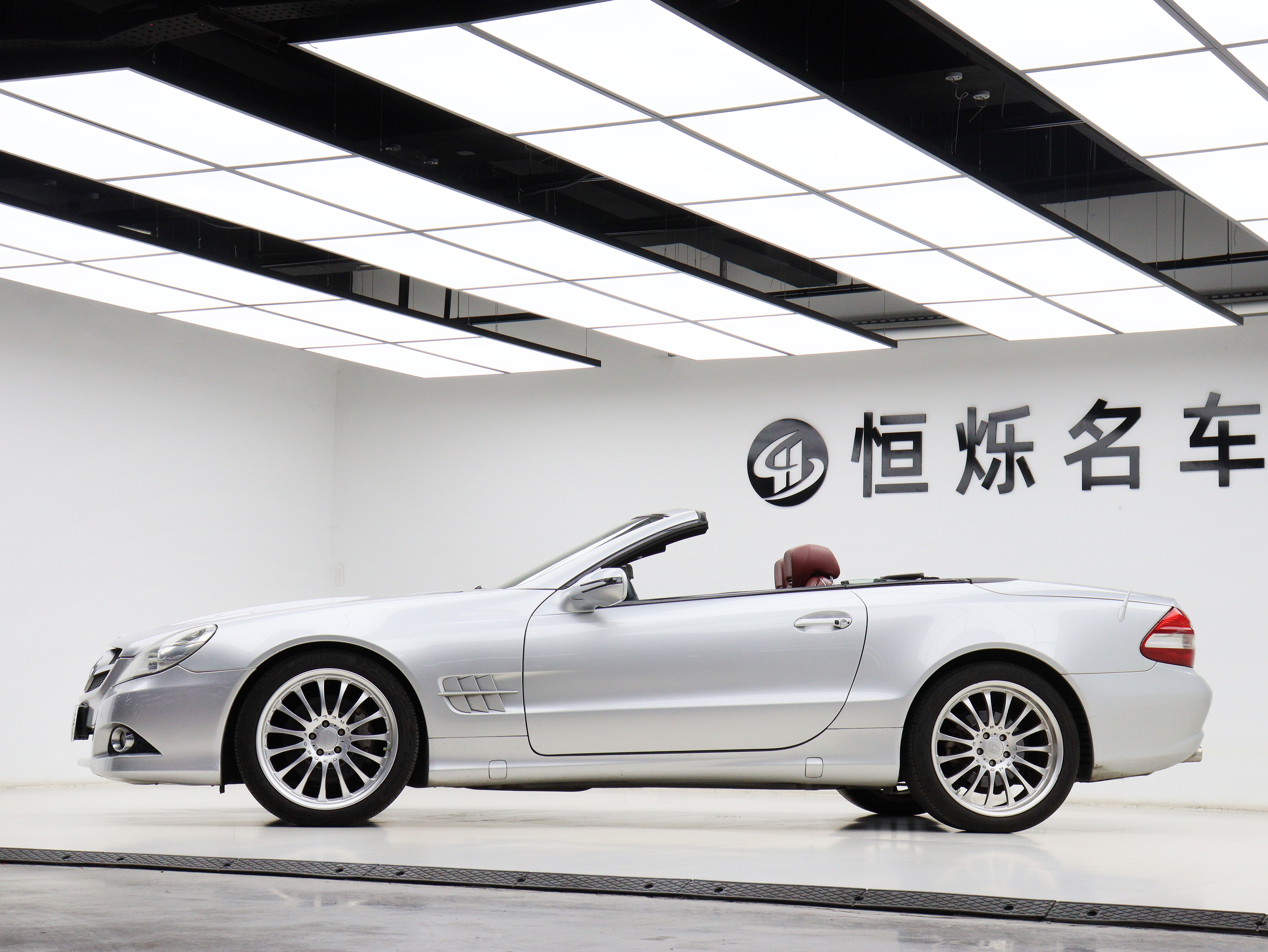 Mercedes-Benz SL Class 2010 car image #28