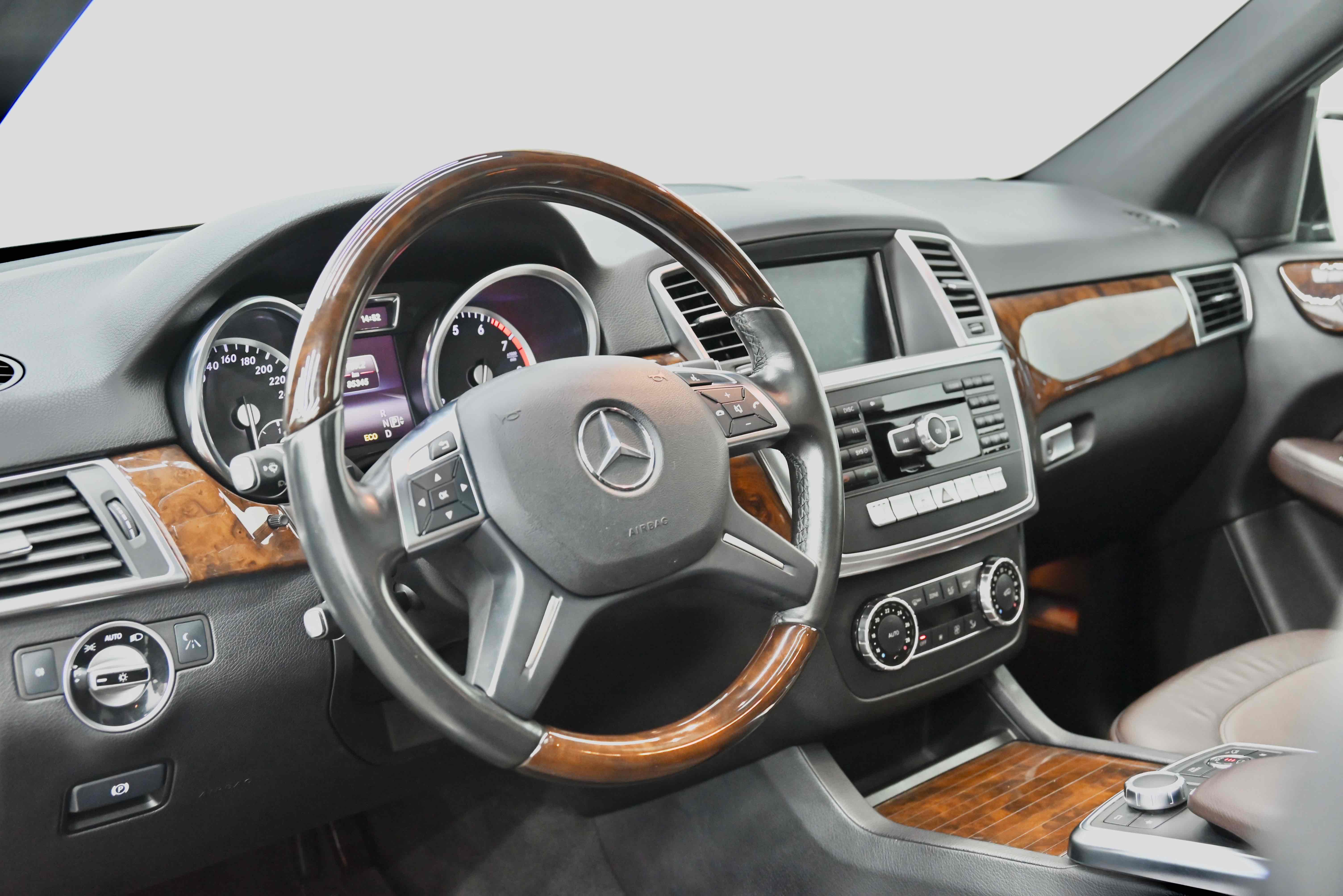 Mercedes-Benz M Class 2014 car image #28