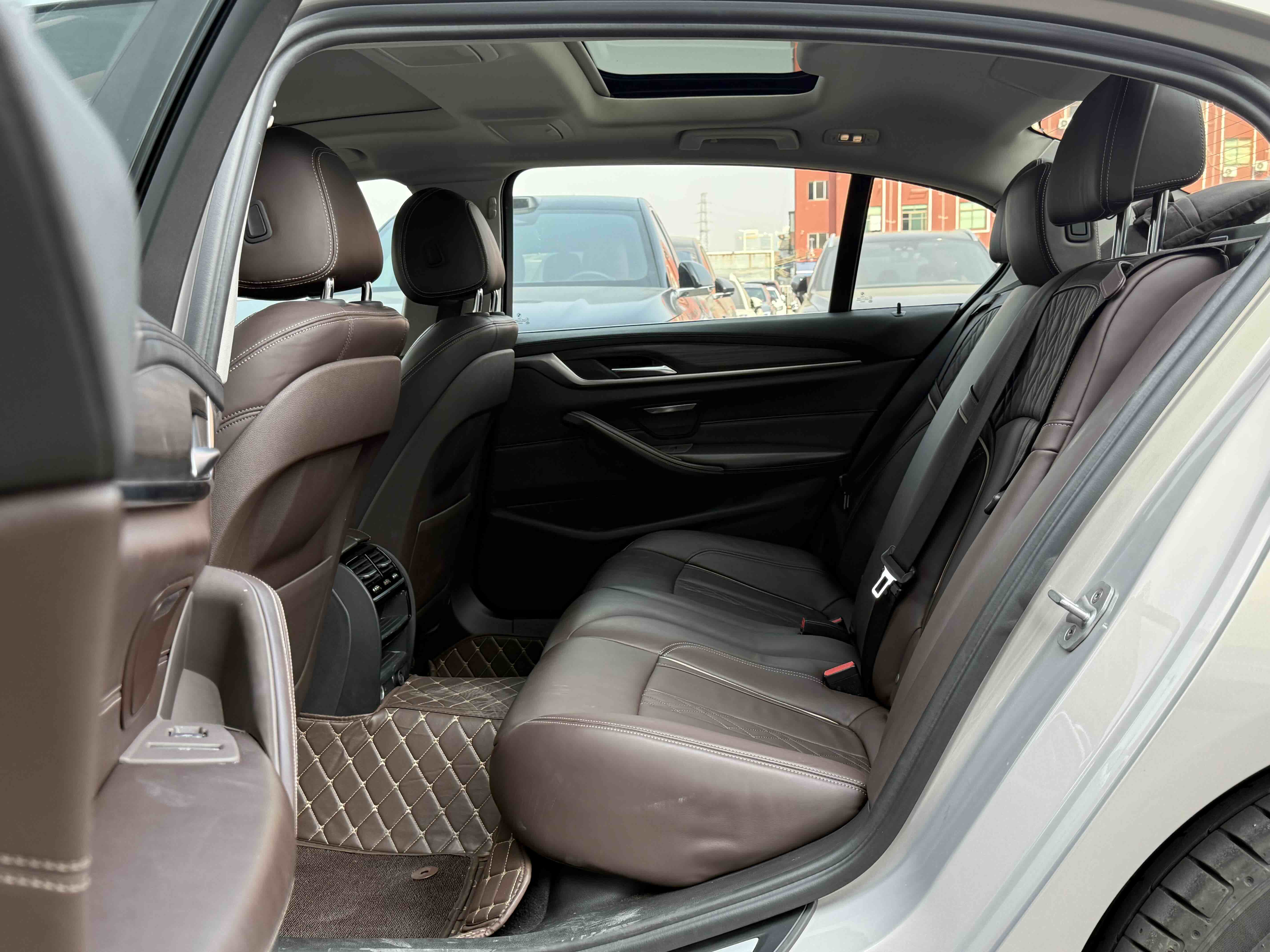 BMW 5 Series 2018 car image #28