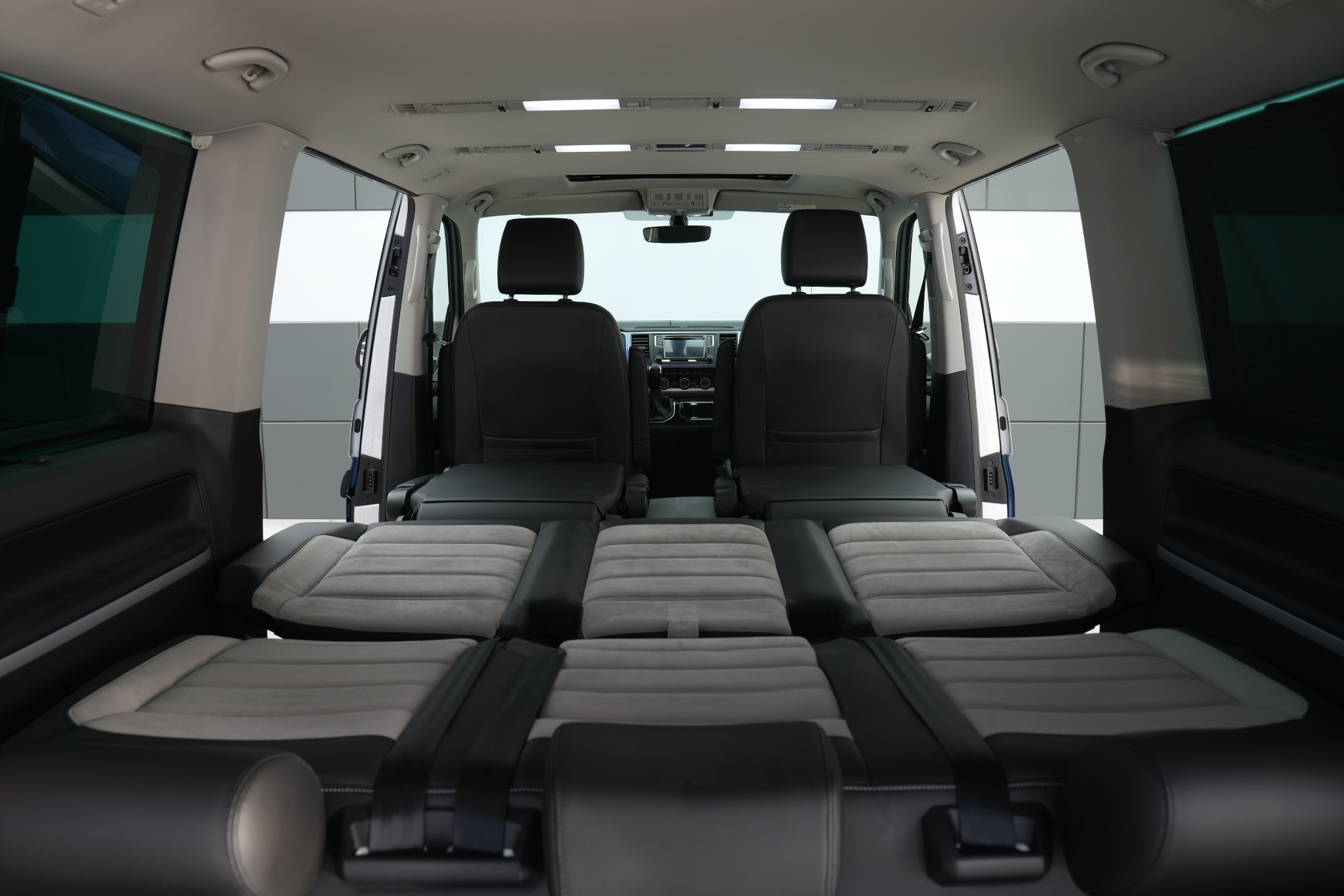 Volkswagen Multivan 2018 car image #28