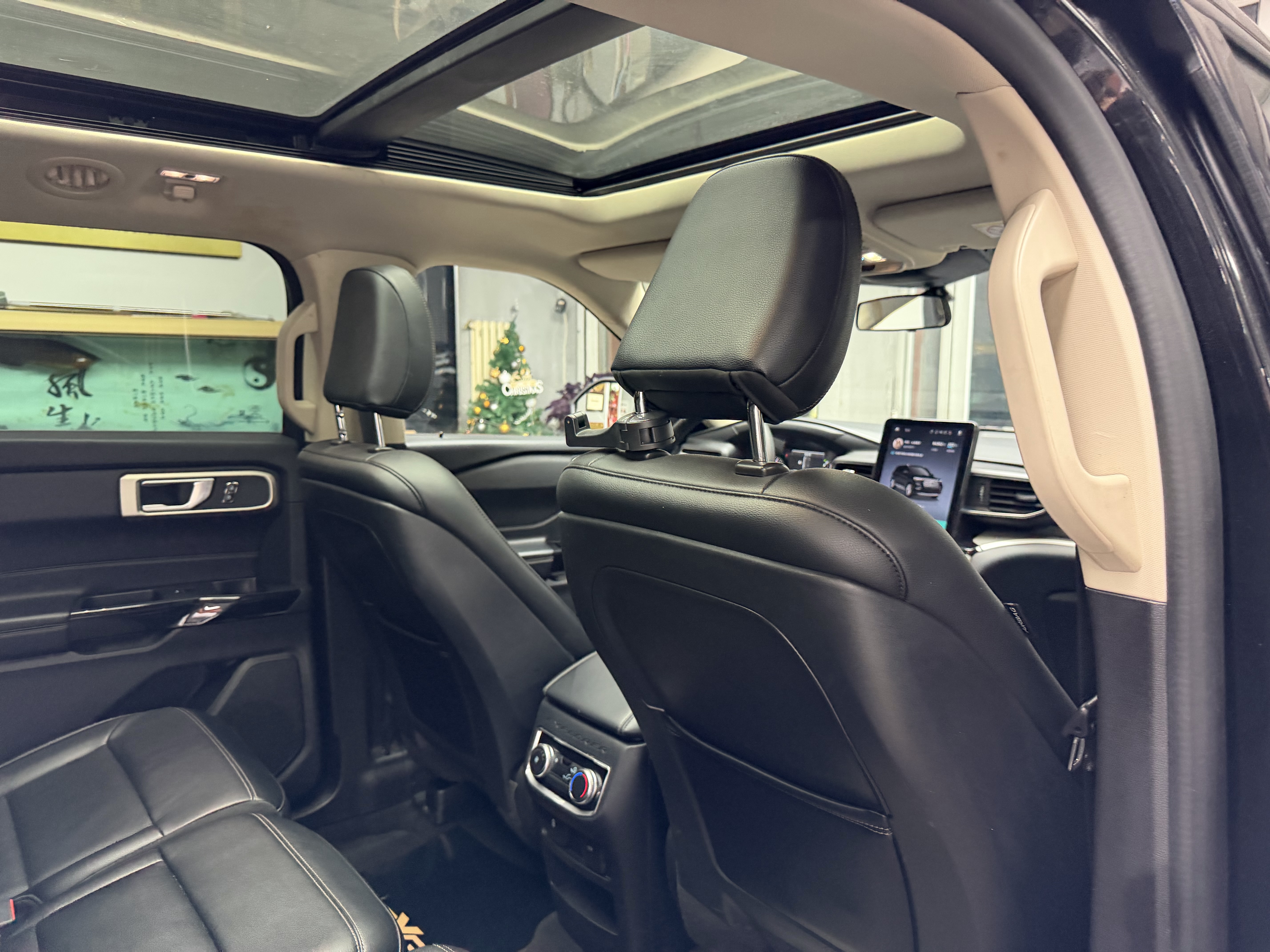 Ford Explorer 2022 car image #28