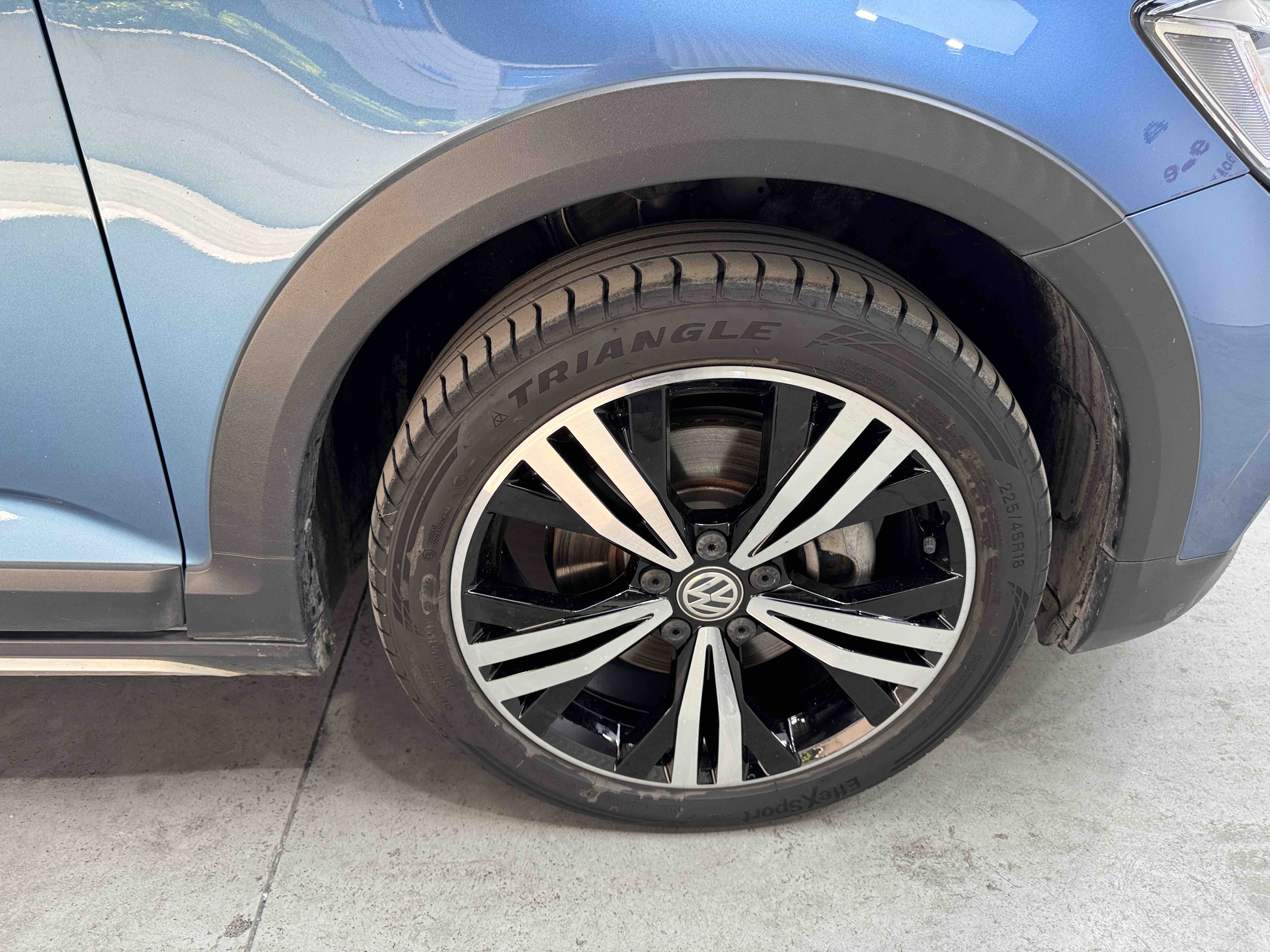 Volkswagen Touran 2021 car image #28