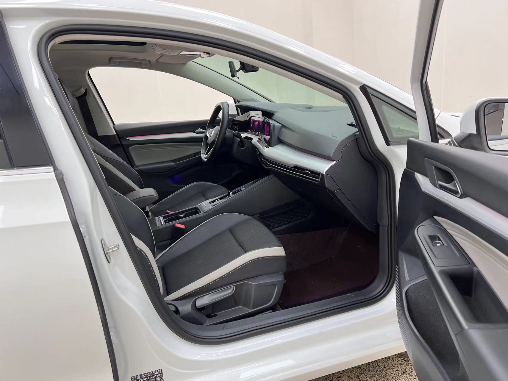 Volkswagen Golf 2022 car image #28