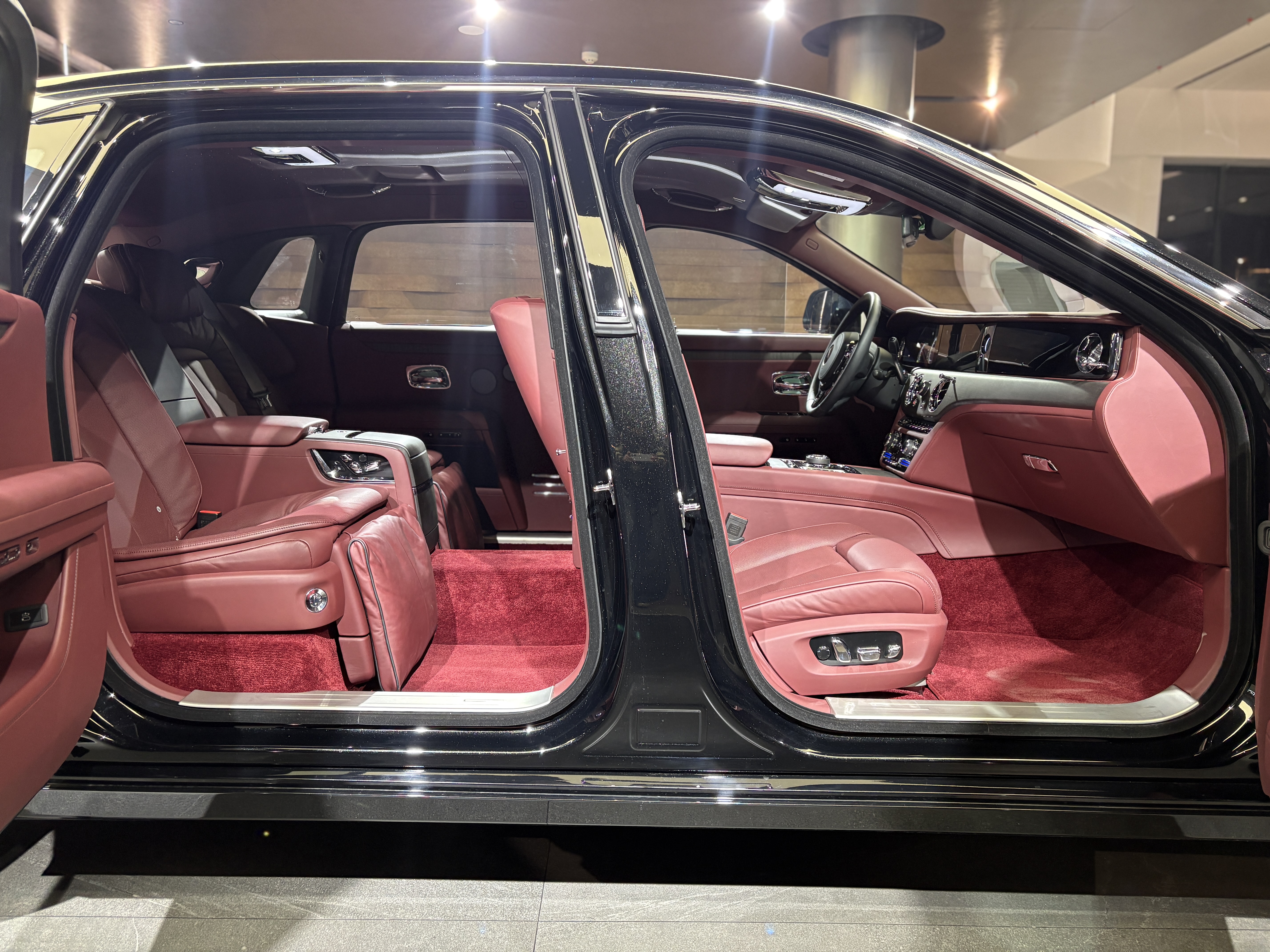 劳斯莱斯 古思特 2022 #28 劳斯莱斯 古思特 2022 汽车图片 #28